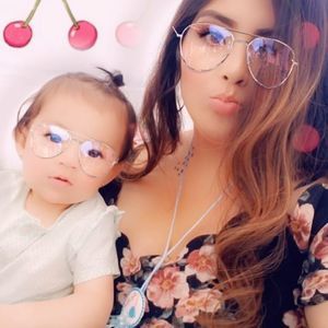 Meet your Posher, Isabel